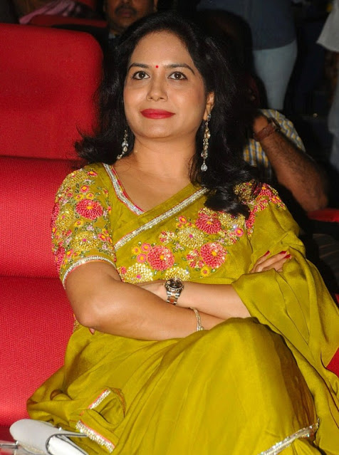 Telugu Singer Sunitha Images In Yellow Saree 6